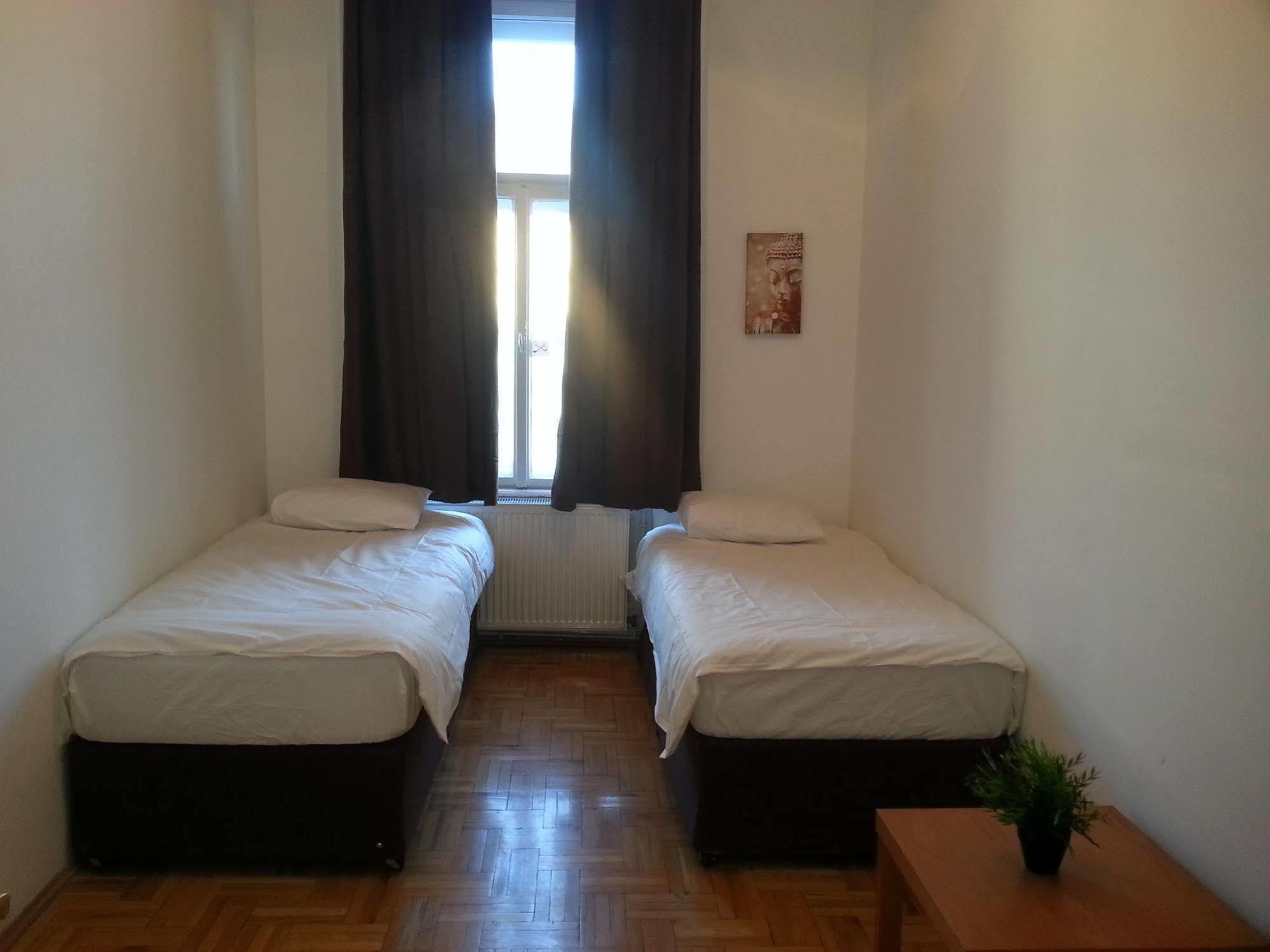 Caterina Private Rooms And Apartments Βουδαπέστη Εξωτερικό φωτογραφία
